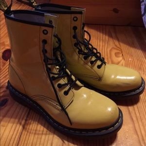 Yellow 1460 Patent Dr. Martens, UK9/US11W